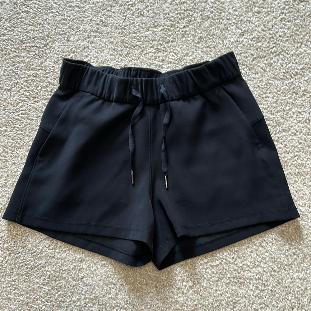 🏝️ Lululemon “ On the Fly” shorts 🏝️